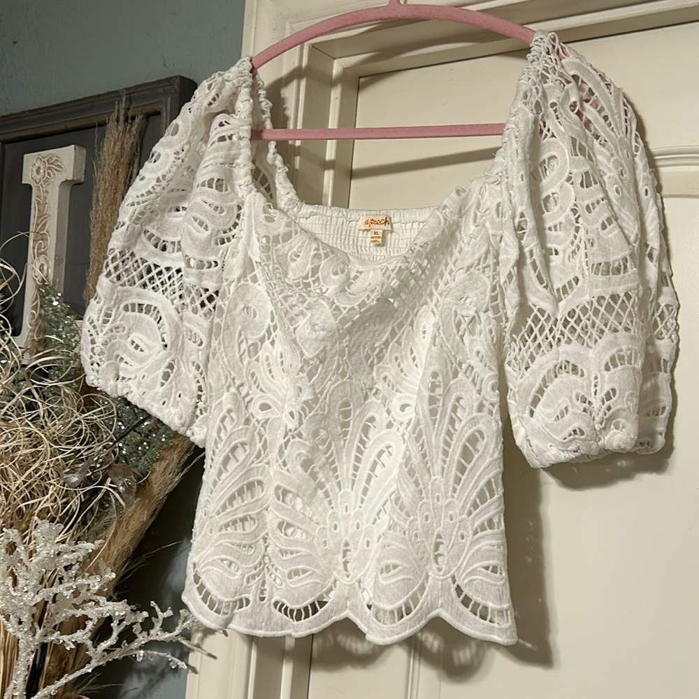 White lace short sleeved top